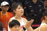 🤦李月汝替补登场不到三分钟领到三次犯规又回板凳席坐着了