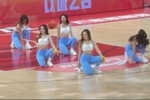 都是大长腿！媒体人分享广东男篮主场啦啦队的舞蹈表演视频